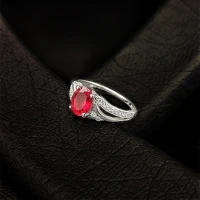 انگشتر نقره زنانه جواهری با سنگ اتمی قرمز 110053