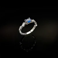 انگشتر نقره زنانه جواهری با سنگ آبی اتمی 110109